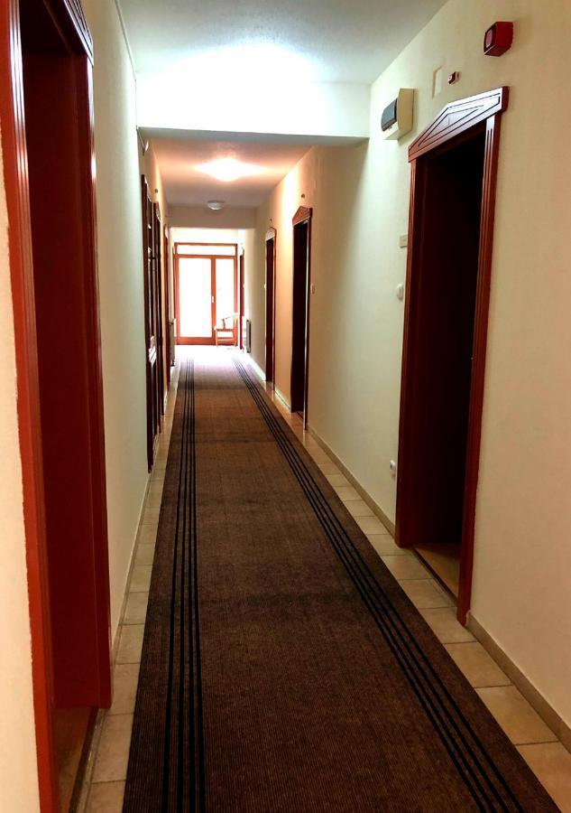 Hotel Imperial Gyogyszallo Es Gyogyfurdo Kiskoros Extérieur photo