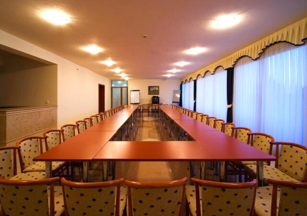 Hotel Imperial Gyogyszallo Es Gyogyfurdo Kiskoros Extérieur photo